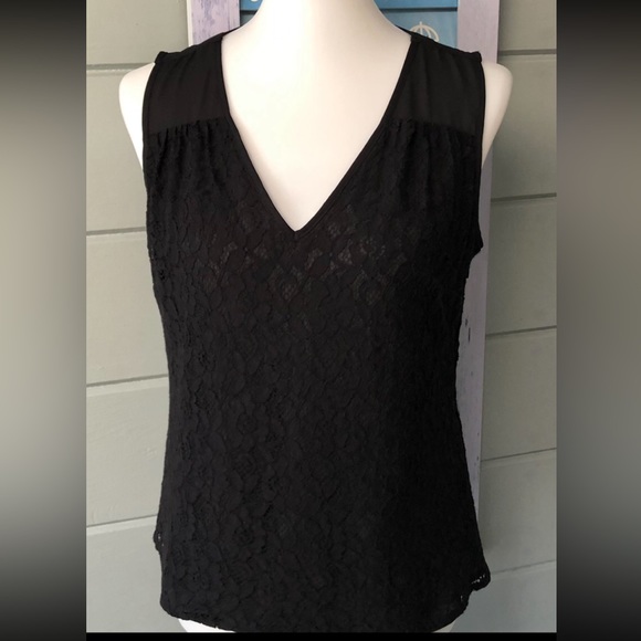 💕Laundry by Shelli Segal black lace sleeveless top with back cutout - Picture 2 of 15